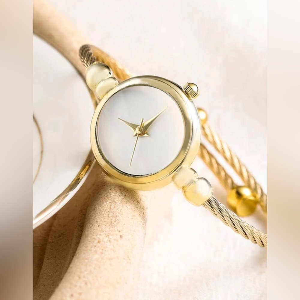 Round Pointer Quartz Watch